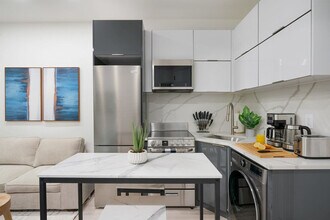 317 E 78th St in New York, NY - Building Photo - Building Photo