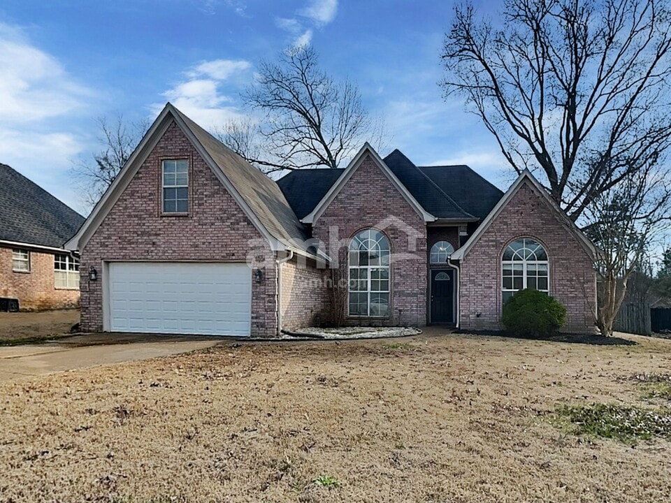 95 Sweet Leaf Ln in Oakland, TN - Foto de edificio