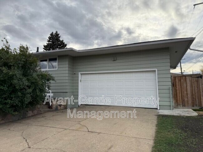 9824-9868 68 St NW in Edmonton, AB - Building Photo - Building Photo