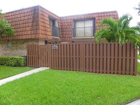 4083 Forest Hill Dr in Hollywood, FL - Building Photo