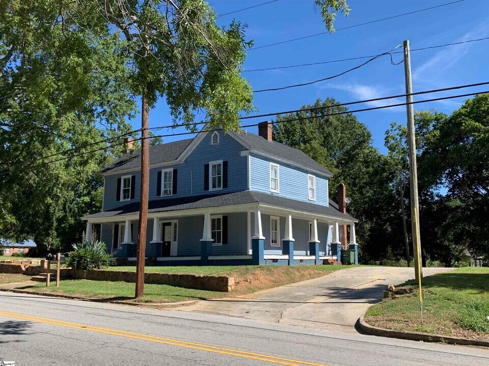 1119 Phoenix St, Unit A in Greenwood, SC - Building Photo