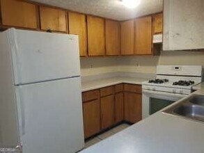 305 River Oak Dr in Riverdale, GA - Building Photo - Building Photo