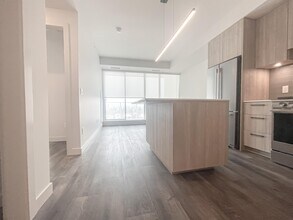1107 Gladstone Rd NW in Calgary, AB - Building Photo - Building Photo