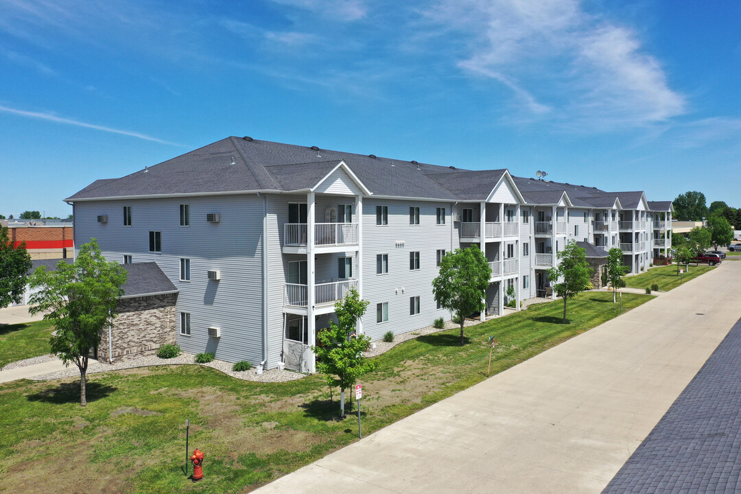 Brandy Hill Apartments in Fargo, ND - Building Photo