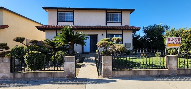1203 W 164th St, Unit 3