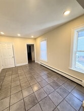 36 Pratt St, Unit 1 in Boston, MA - Foto de edificio - Building Photo