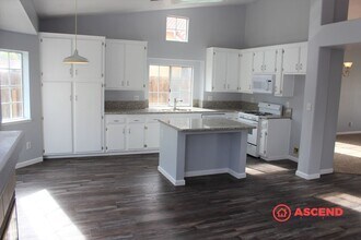 1008 Harvest Creek Rd in Bakersfield, CA - Building Photo - Building Photo