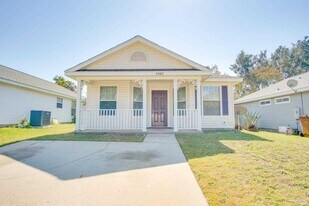 5567 Millbend Pl in Gulf Breeze, FL - Building Photo