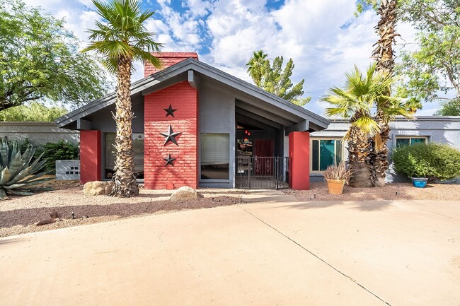 property at 10646 N Indian Wells Dr