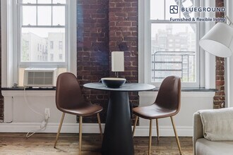 51 Leroy St in New York, NY - Building Photo - Building Photo