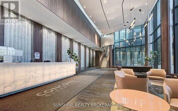 80 Queens Wharf Rd in Toronto, ON - Building Photo - Building Photo