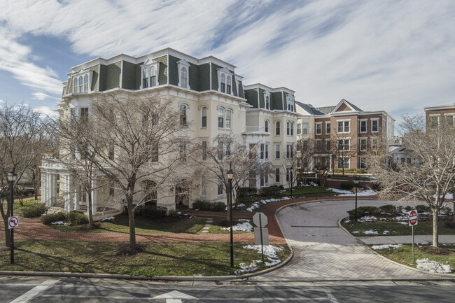 900 N Washington St in Alexandria, VA - Foto de edificio - Building Photo