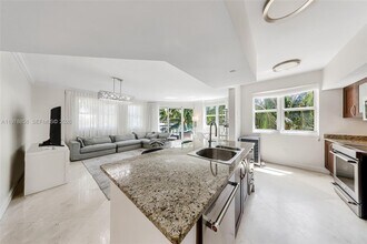 20000 E Country Club Dr in Aventura, FL - Building Photo - Building Photo