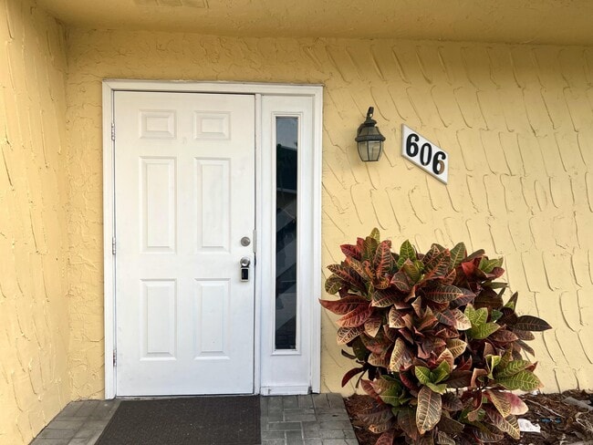 606 SW 1st St in Boynton Beach, FL - Building Photo - Building Photo