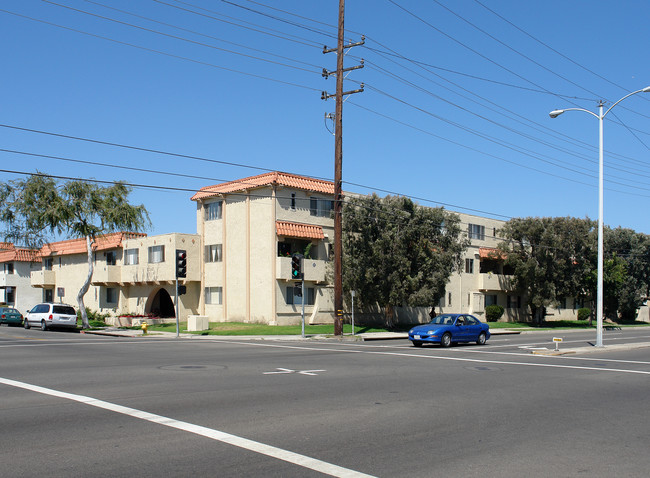 El Cadiz in Oxnard, CA - Foto de edificio - Building Photo