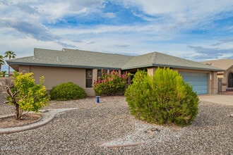 13722 W Gable Hill Dr in Sun City West, AZ - Building Photo - Building Photo