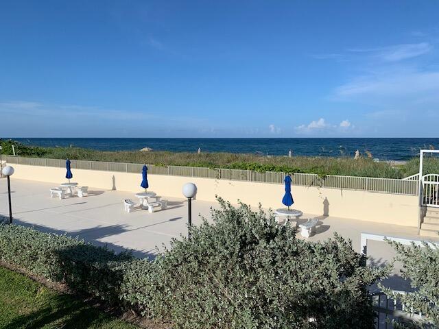2565 S Ocean Blvd in Palm Beach, FL - Building Photo