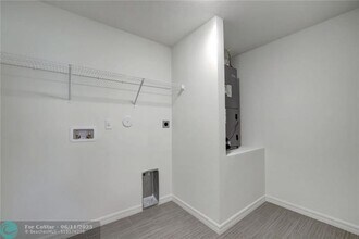 555 SW Paar Dr in Port St. Lucie, FL - Building Photo - Building Photo