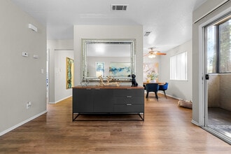 Manchester Court in Modesto, CA - Building Photo - Building Photo