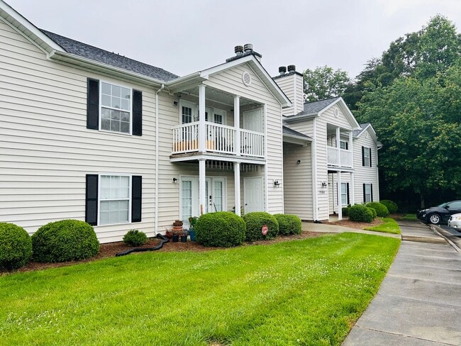 7151 W Friendly Ave in Greensboro, NC - Building Photo - Building Photo