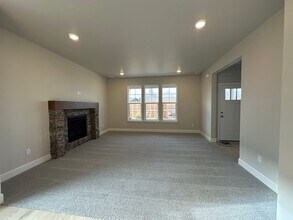 868 NW 19th St in Redmond, OR - Building Photo - Building Photo