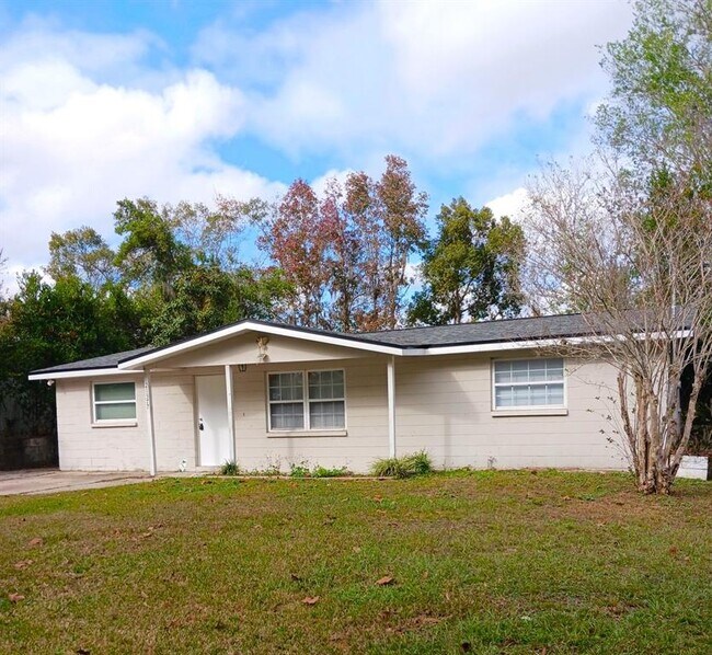 21377 Campbell Dr in Brooksville, FL - Building Photo - Building Photo