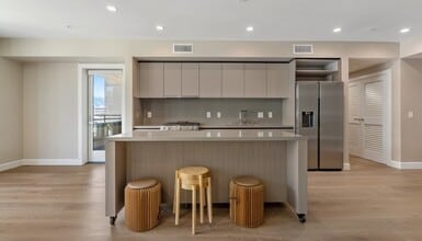 39 S Los Robles Ave, Unit 5009 in Pasadena, CA - Building Photo - Building Photo