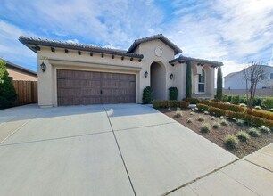 1707 N Megan Ave in Clovis, CA - Building Photo - Building Photo
