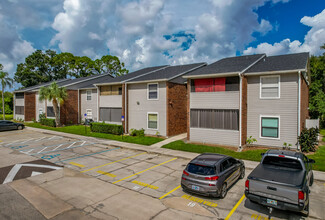 Windjammer Condominium in St. Petersburg, FL - Foto de edificio - Building Photo