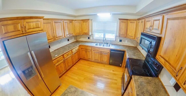 property at 3727 Peachtree Cir