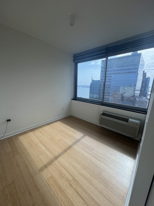 200 Greene St, Unit 3608 in Jersey City, NJ - Building Photo