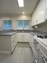 4225 Ventura Canyon Ave in Sherman Oaks, CA - Building Photo