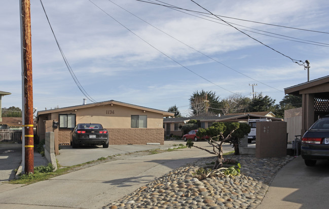 1136 Carson St in Seaside, CA - Foto de edificio - Building Photo