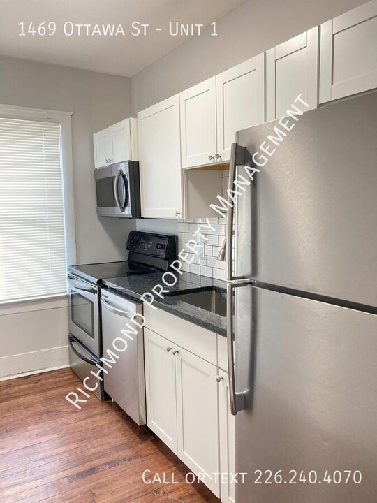 1469 Ottawa St in Windsor, ON - Building Photo