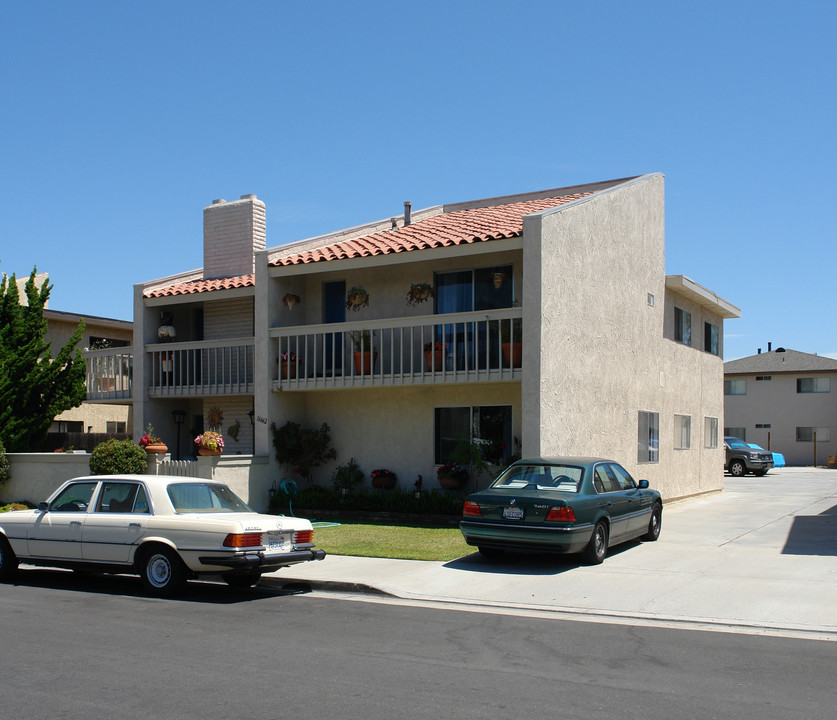 16662 Dolores St in Huntington Beach, CA - Building Photo