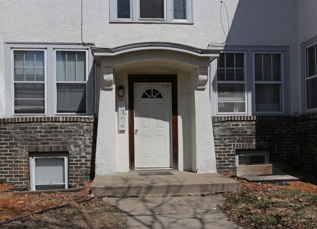 506 W 24th St in Minneapolis, MN - Foto de edificio - Building Photo