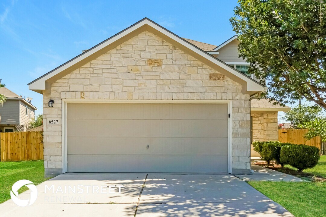 6527 Candlecane Cir in San Antonio, TX - Building Photo