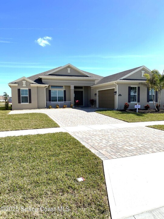 8321 Paragrass Ave in Melbourne, FL - Building Photo
