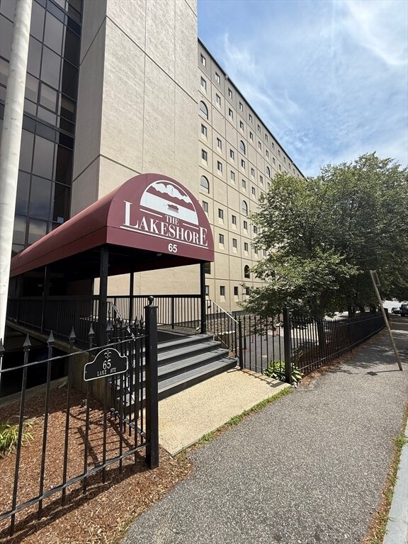 65 Lake Ave in Worcester, MA - Building Photo - Building Photo