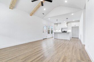 40 Hebrides Dr in Bella Vista, AR - Building Photo - Building Photo