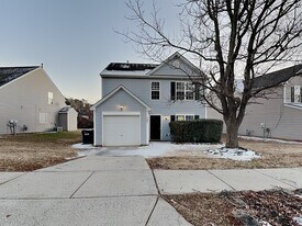 7207 Hidden Creek Dr, Unit 113 in Charlotte, NC - Building Photo