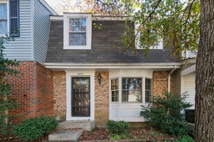 8653 Bent Arrow Ct in Springfield, VA - Building Photo