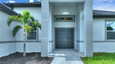 706 Coolidge Ave in Lehigh Acres, FL - Foto de edificio - Building Photo