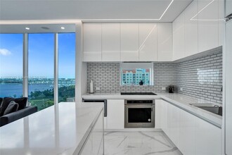 2020 N Bayshore Dr in Miami, FL - Building Photo - Building Photo