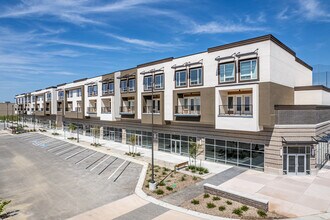 Woodstone at Metro North Crossing in Kansas City, MO - Foto de edificio - Building Photo