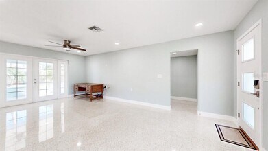10133 4th St E in Treasure Island, FL - Building Photo - Building Photo