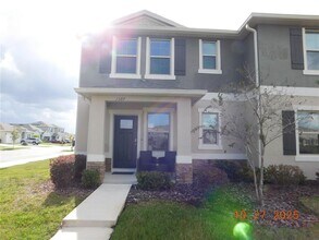 1587 Candlefire Row in Kissimmee, FL - Building Photo - Building Photo
