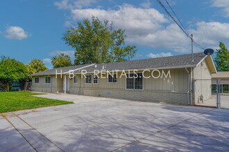 6404 E Woodward Ave in Manteca, CA - Building Photo - Building Photo