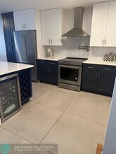 3051 NE 48th St in Fort Lauderdale, FL - Foto de edificio - Building Photo
