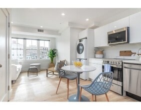 495 Trapelo Rd-Unit -201 in Belmont, MA - Building Photo - Building Photo